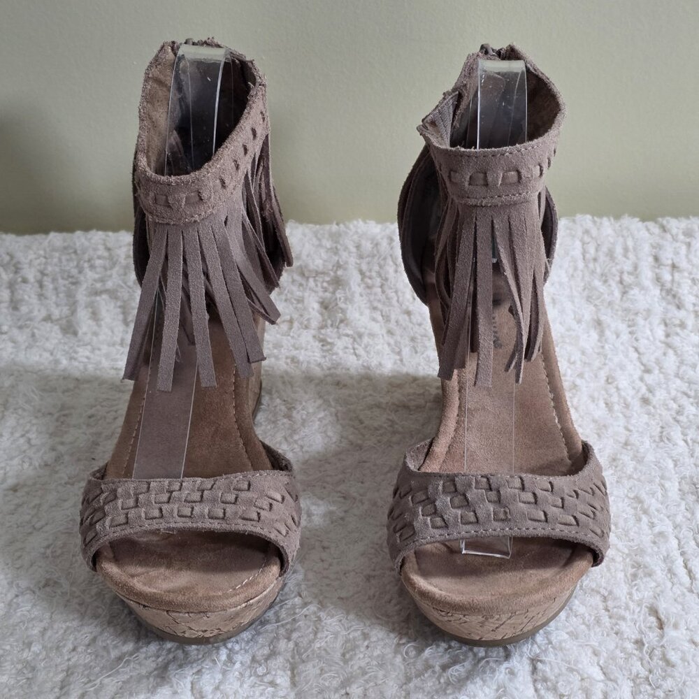 Minnetonka Isabel Fringed Suede Sandal US 8 Wedge Platform Boho Western Festival